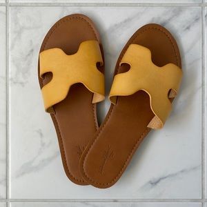 Womens Universal Thread Summer Flat